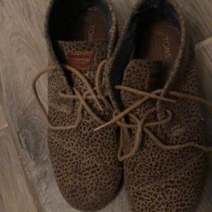 Leopard print TOMS